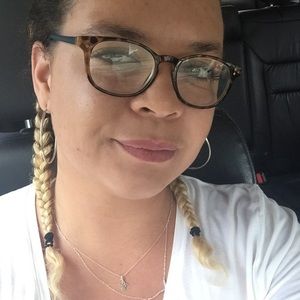 Meet your Posher, Selena